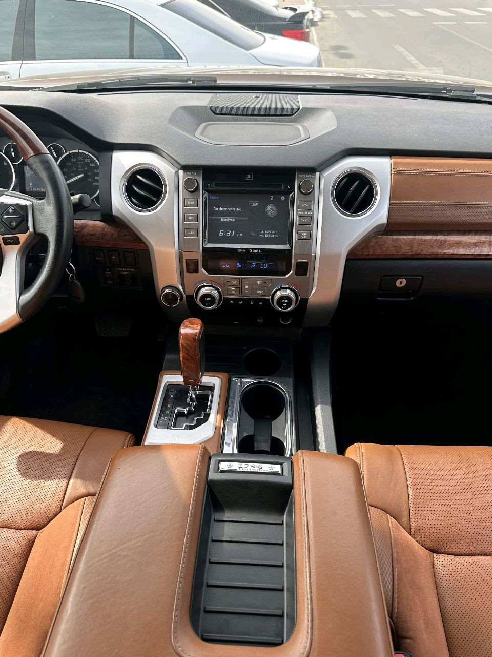 Toyota Tundra - Image 10