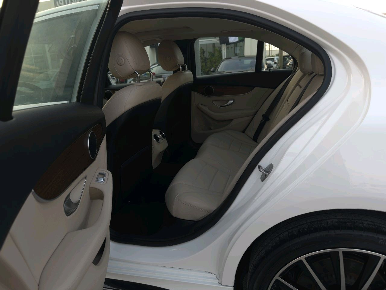 Mercedes Benz C-Class - Image 8