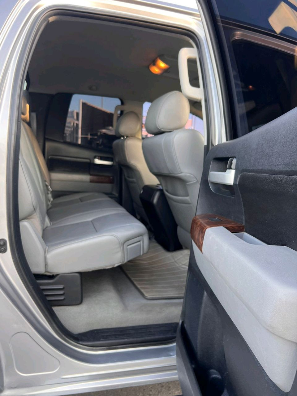 Toyota Tundra - Image 11