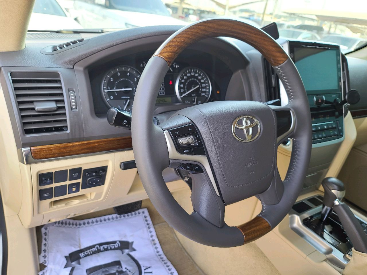Toyota Land Cruiser - Image 6