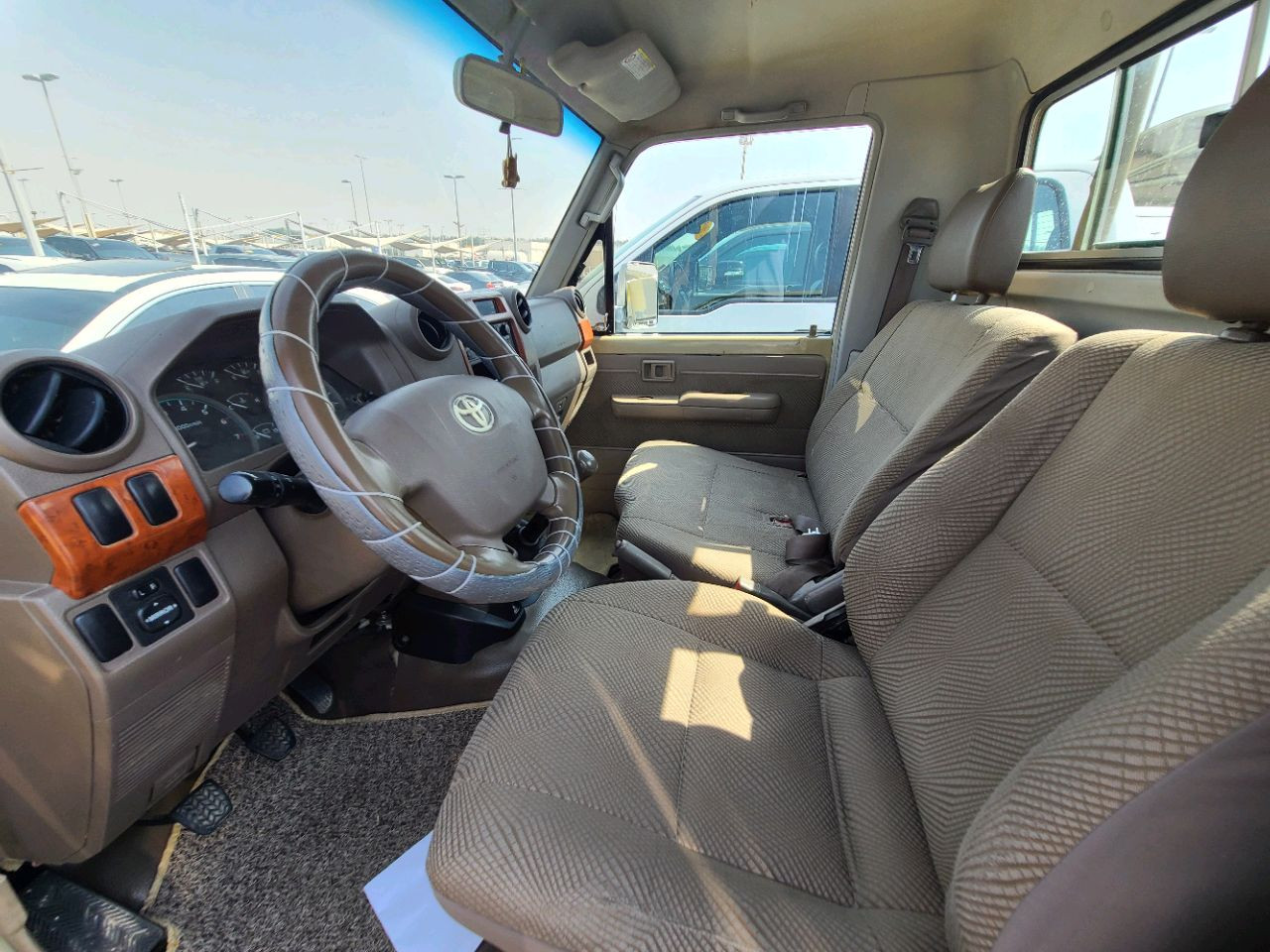 Toyota Land Cruiser - Image 8