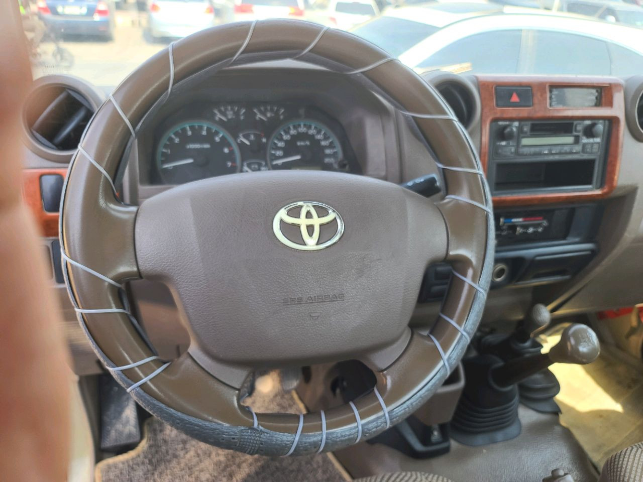 Toyota Land Cruiser - Image 7