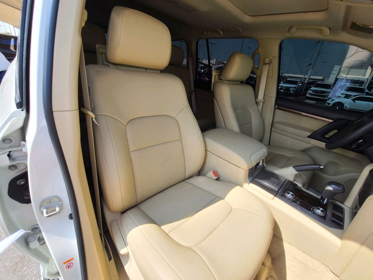 Toyota Land Cruiser - Image 8