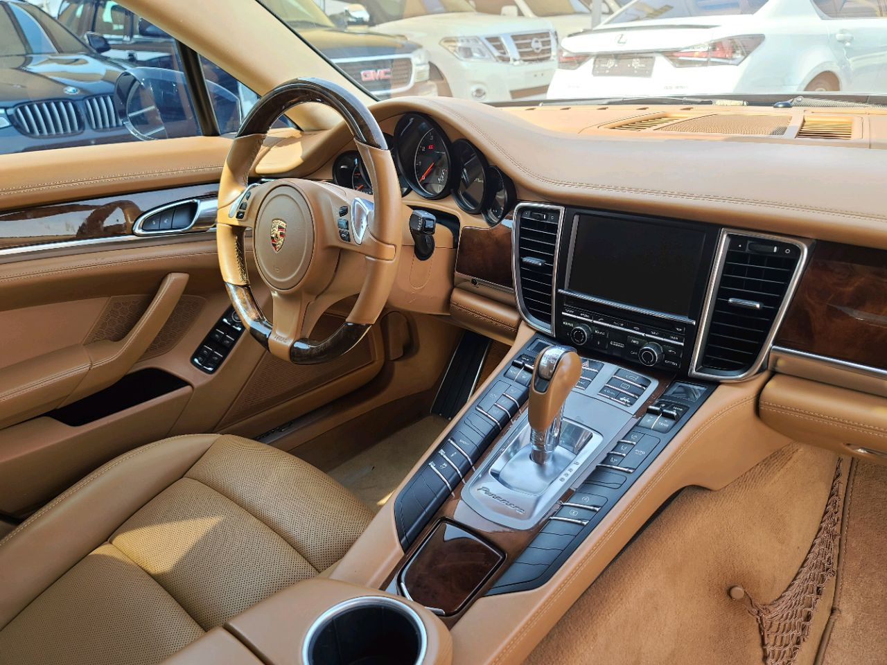 Porsche Panamera - Image 9