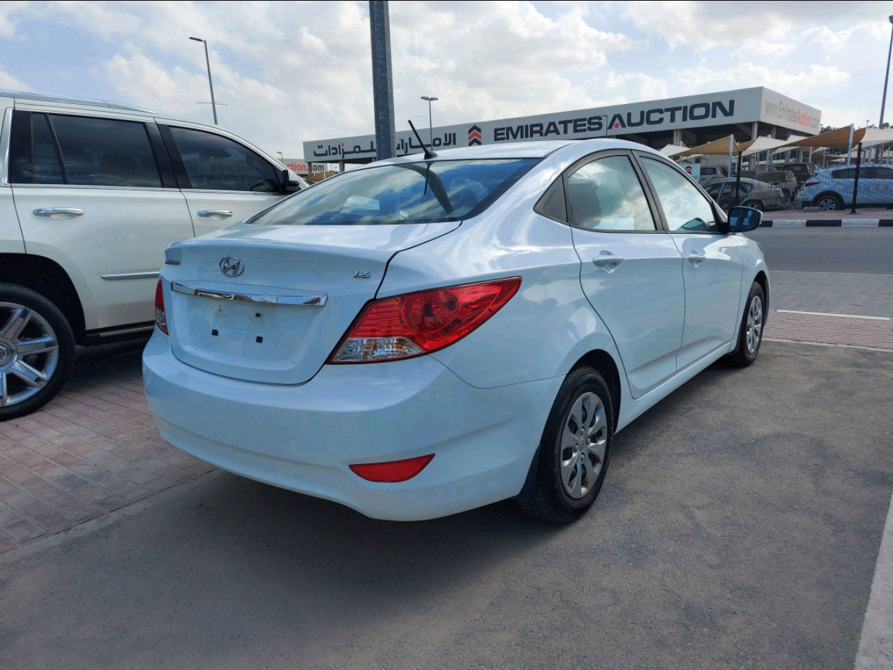 Hyundai Accent - Image 4