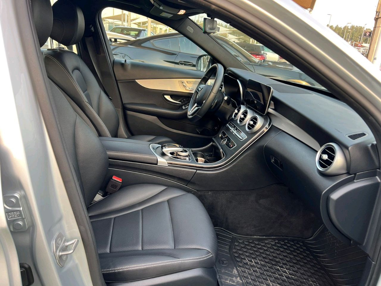 Mercedes Benz C-Class - Image 12