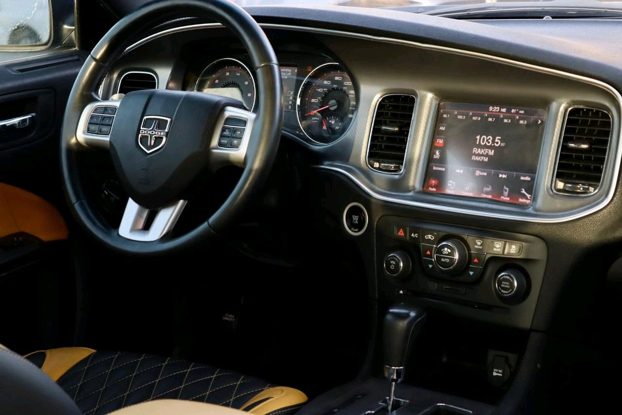 Dodge Charger - Image 5