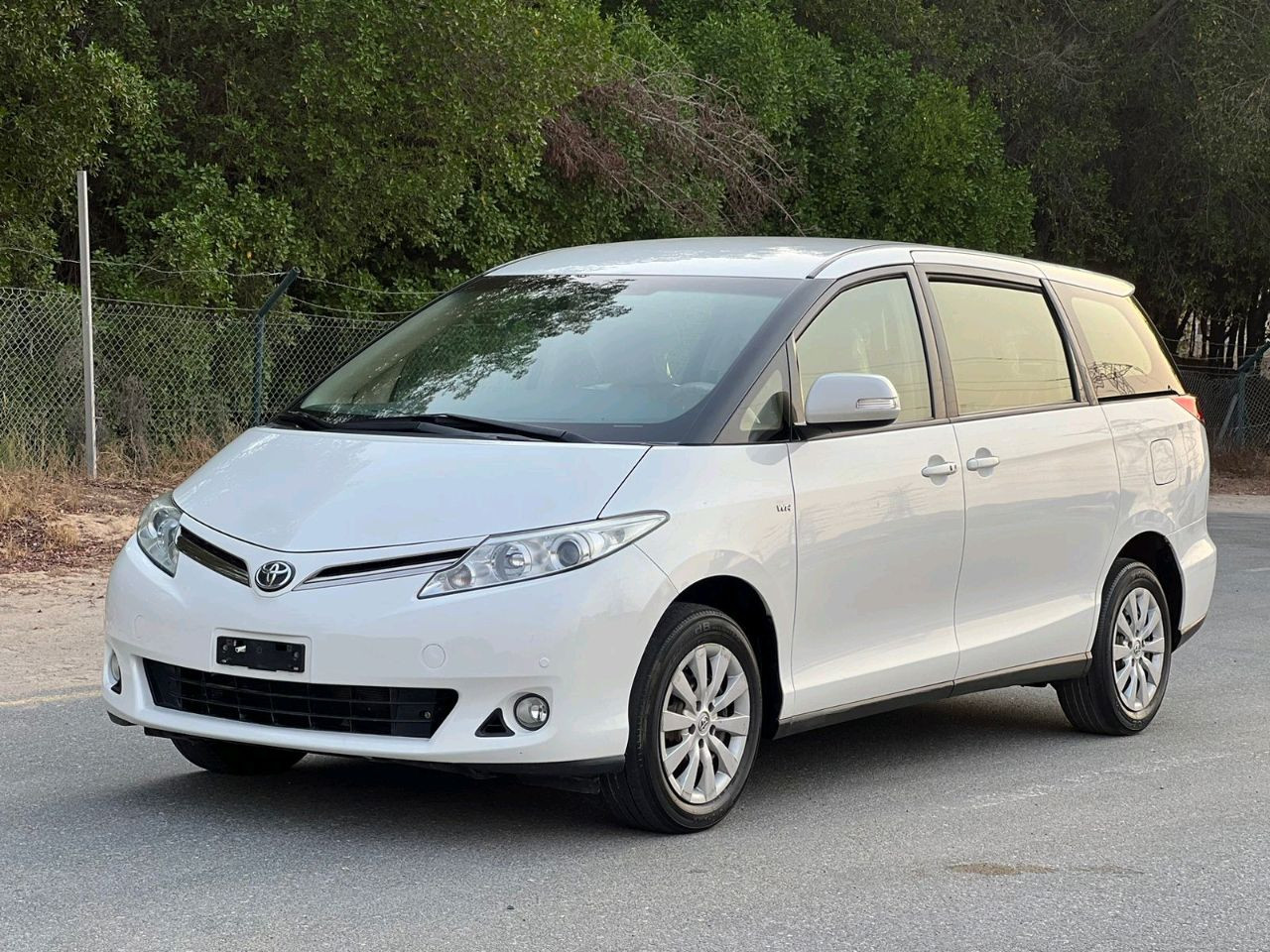 Toyota Previa - Image 10