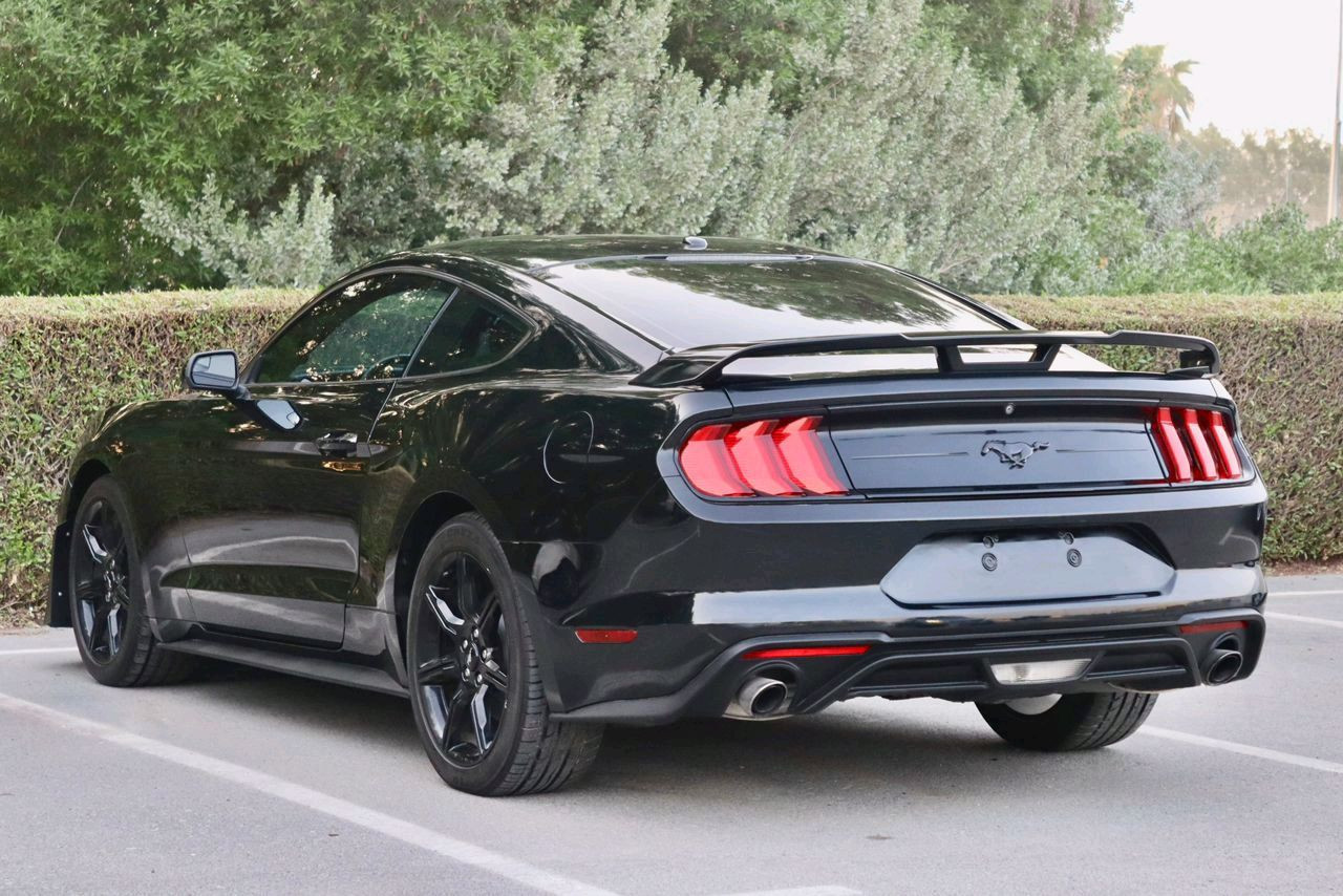 Ford Mustang - Image 10