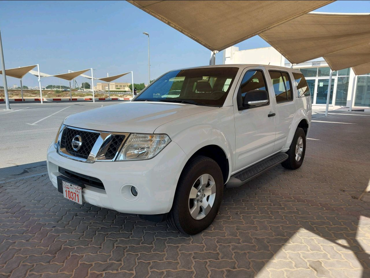 Nissan Pathfinder - Image 2