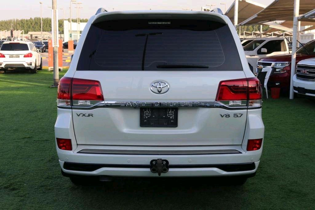 Toyota Land Cruiser - Image 3