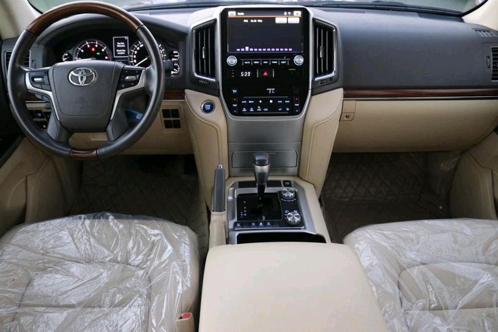 Toyota Land Cruiser - Image 7