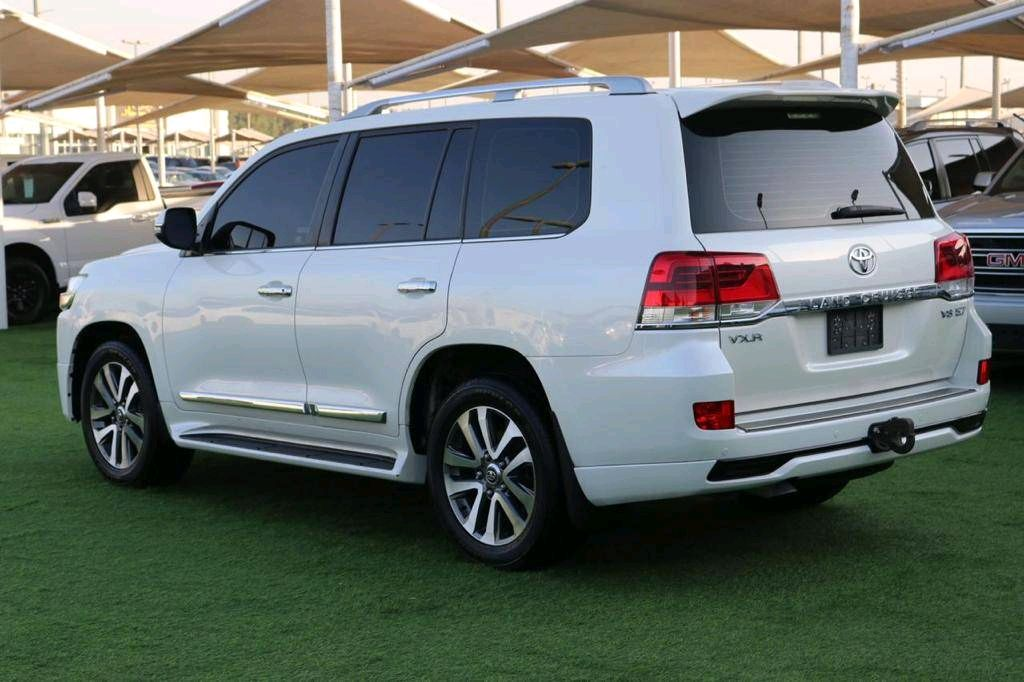 Toyota Land Cruiser - Image 6