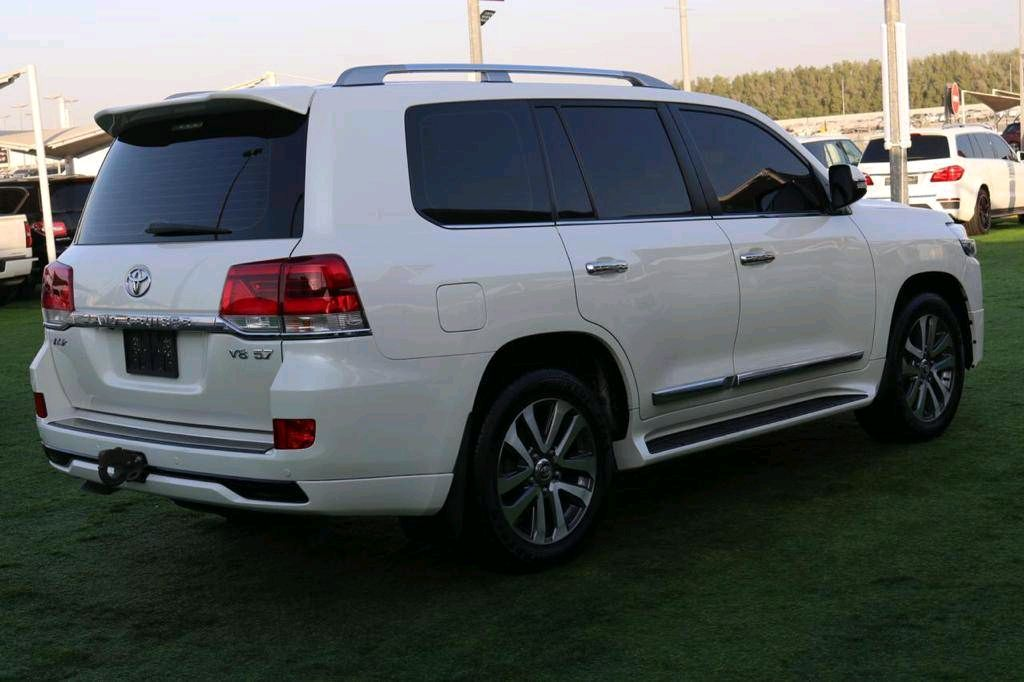 Toyota Land Cruiser - Image 5