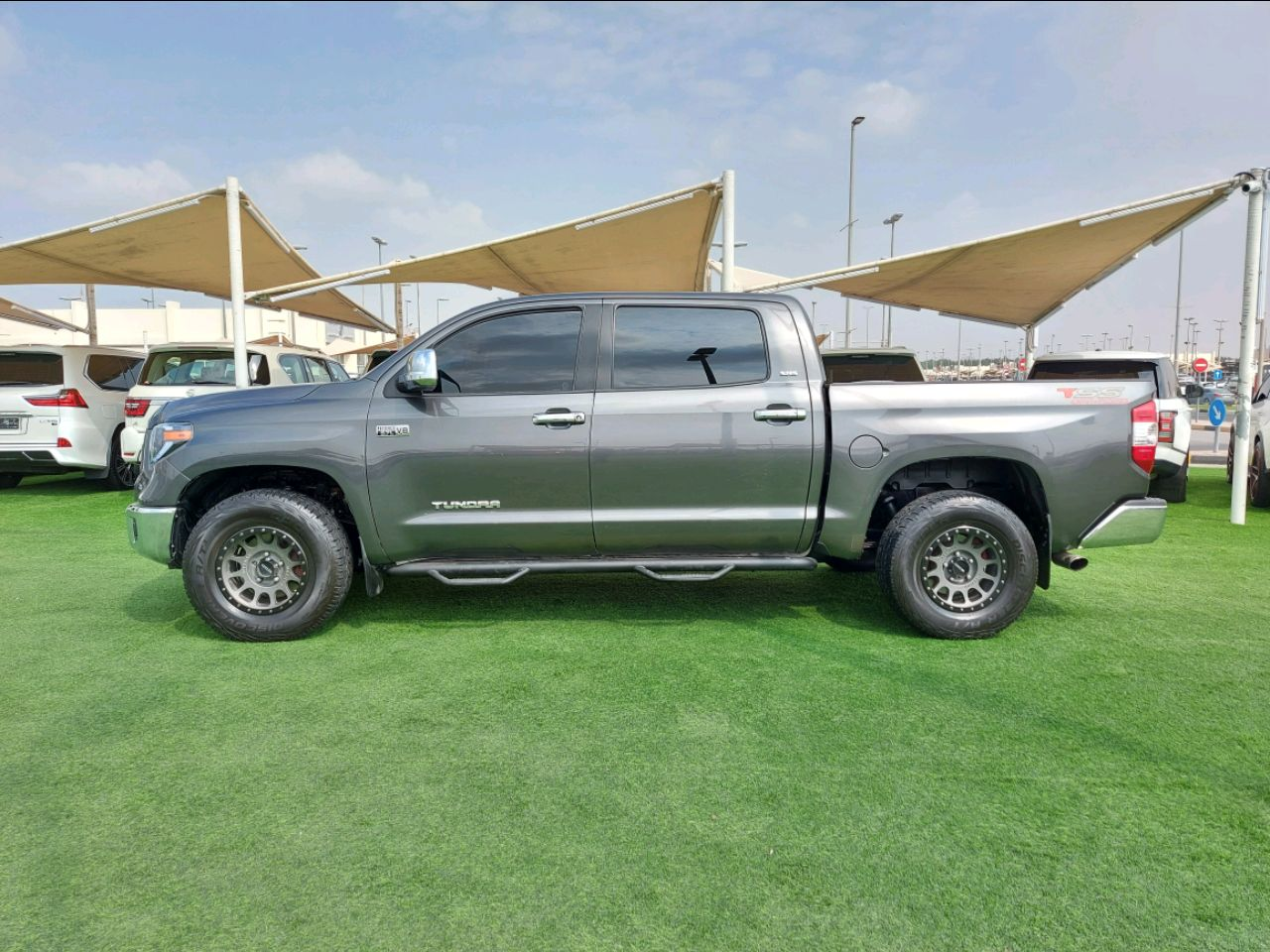 Toyota Tundra - Image 5