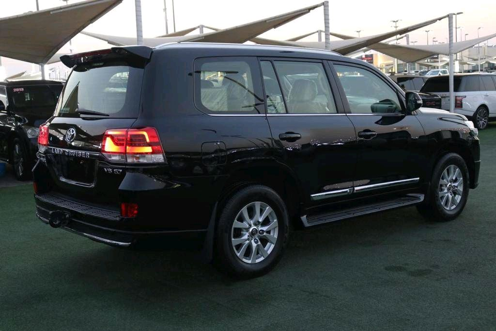 Toyota Land Cruiser - Image 6