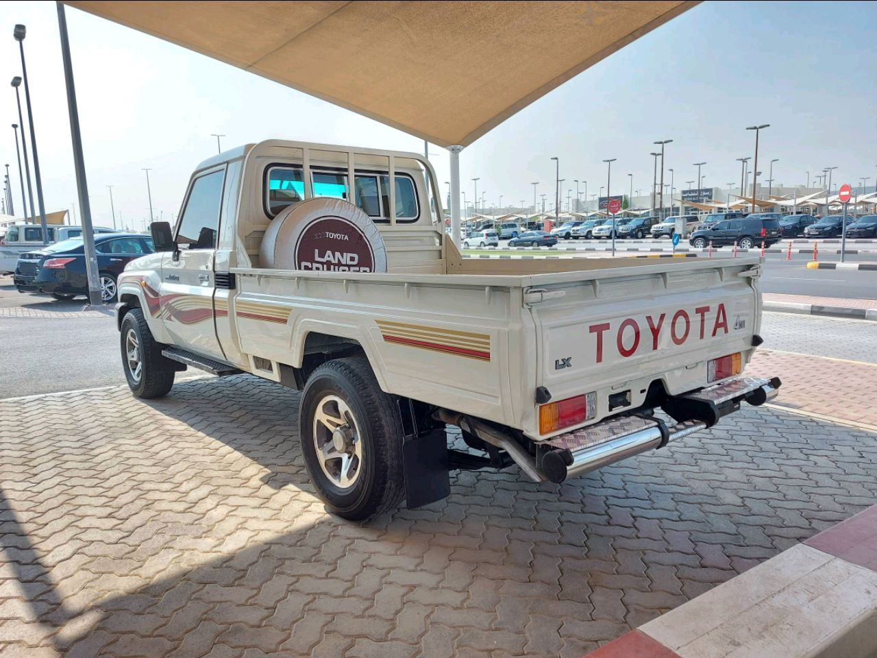 Toyota Land Cruiser - Image 3