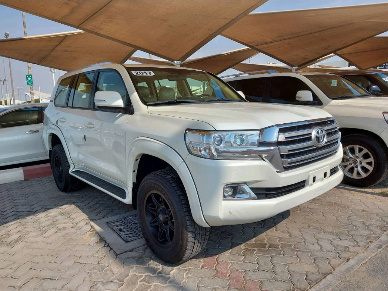 Toyota Land Cruiser - Image 2