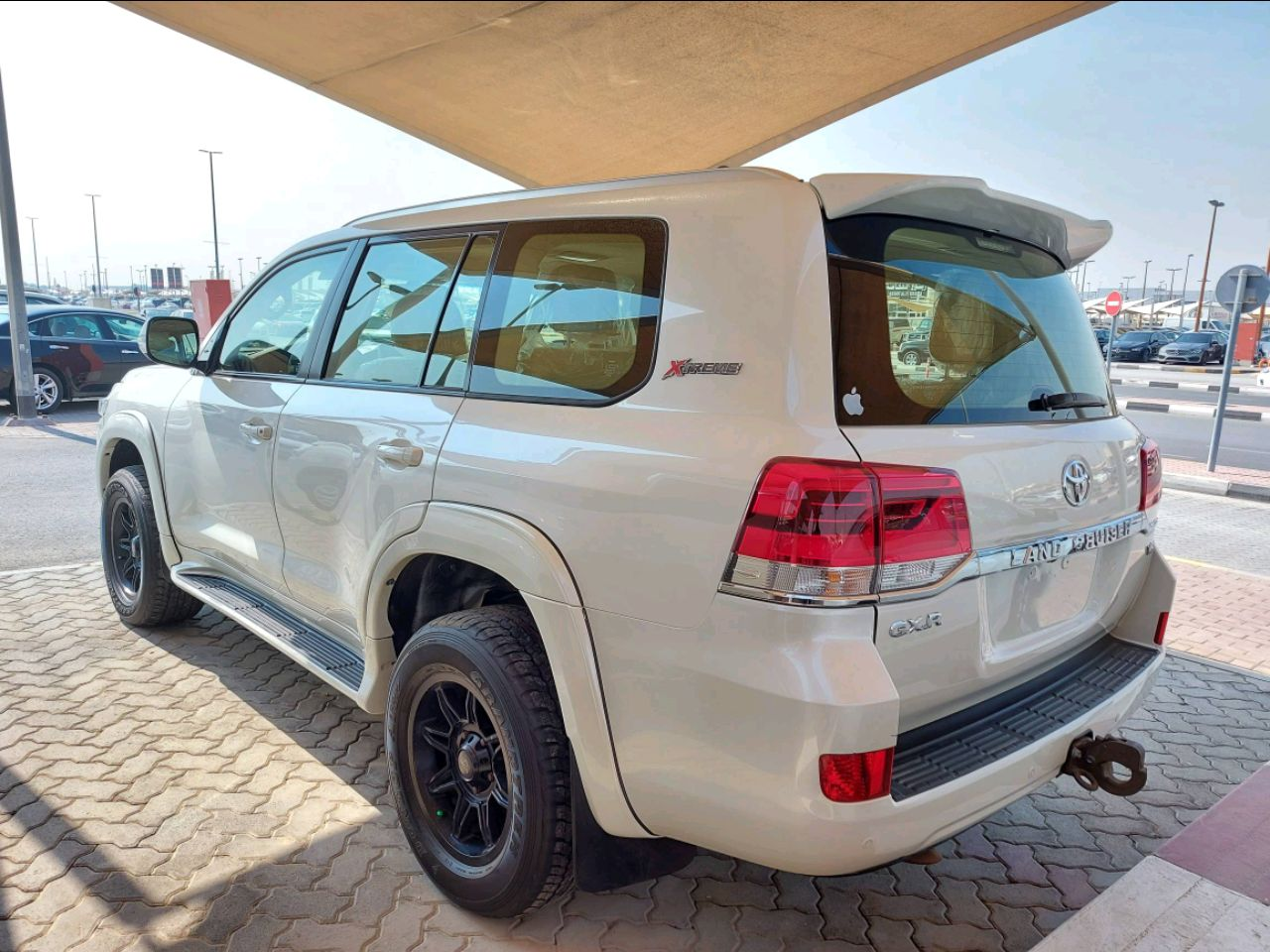 Toyota Land Cruiser - Image 3
