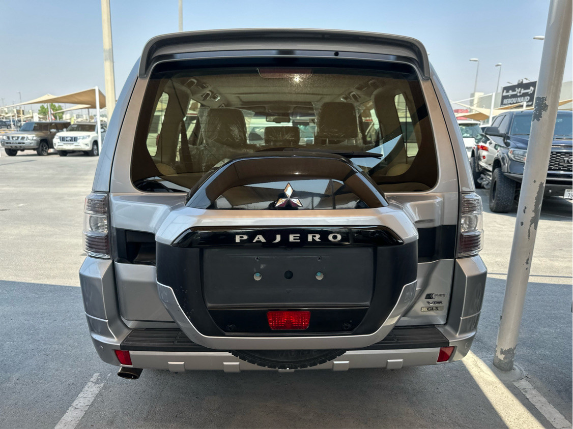 Mitsubishi Pajero - Image 4