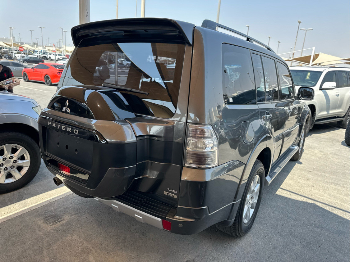 Mitsubishi Pajero - Image 7