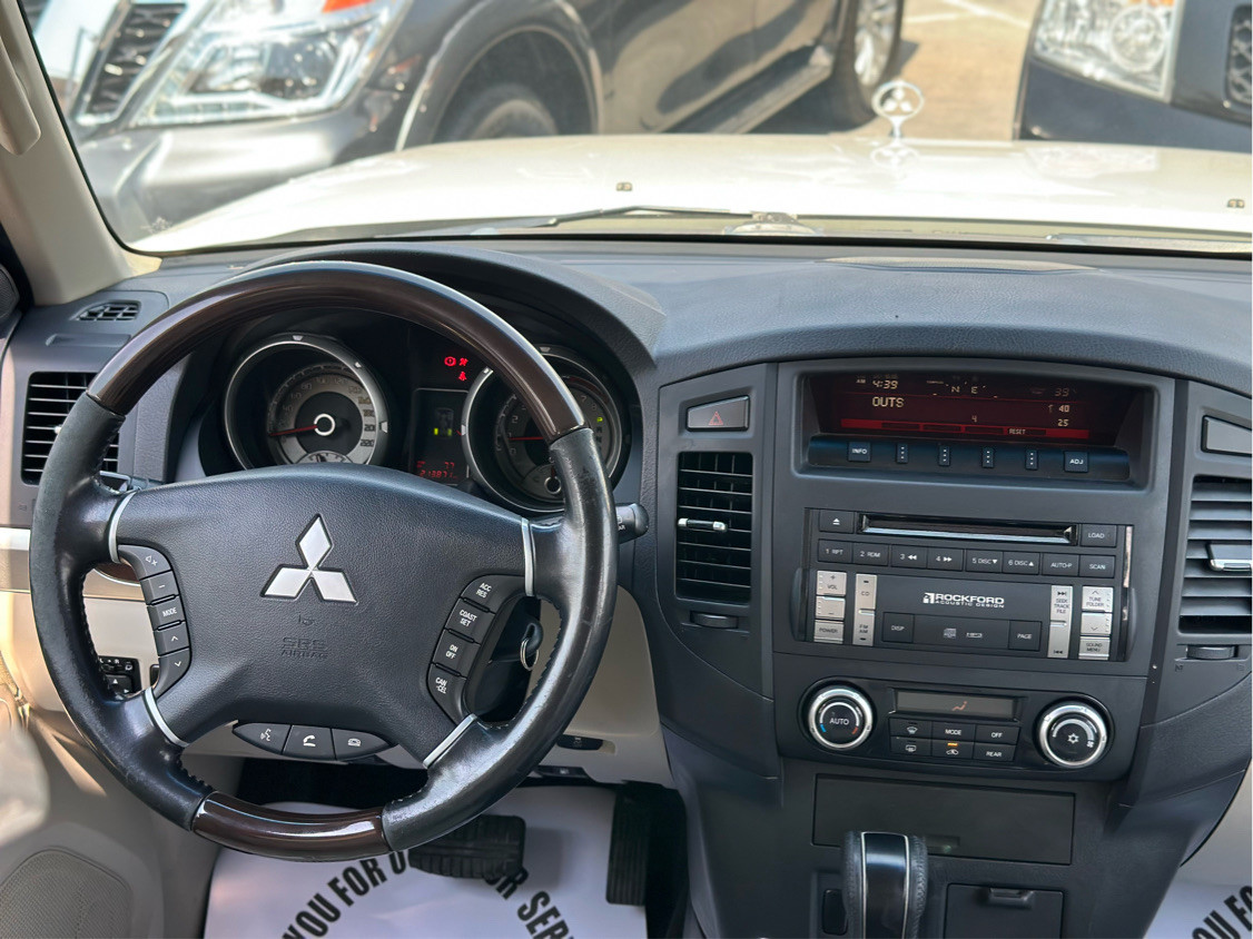 Mitsubishi Pajero - Image 5