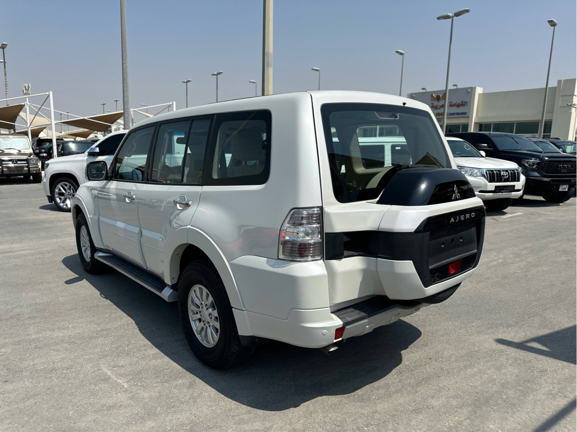Mitsubishi Pajero - Image 6