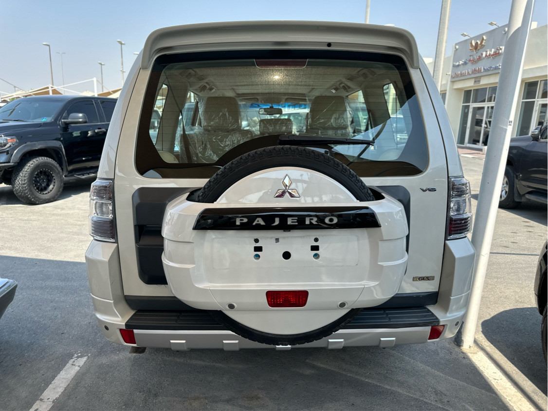 Mitsubishi Pajero - Image 7