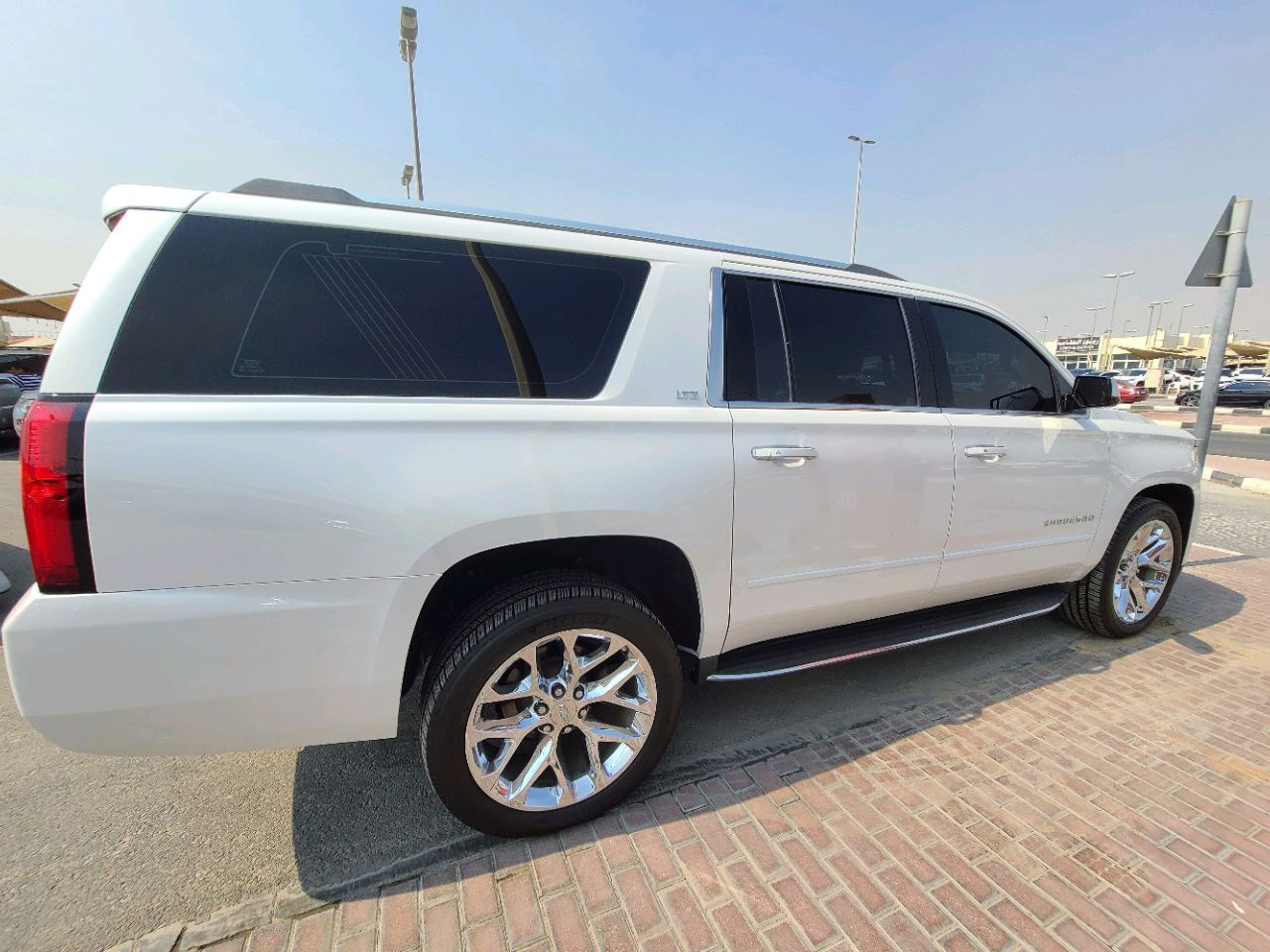 Chevrolet Suburban - Image 4
