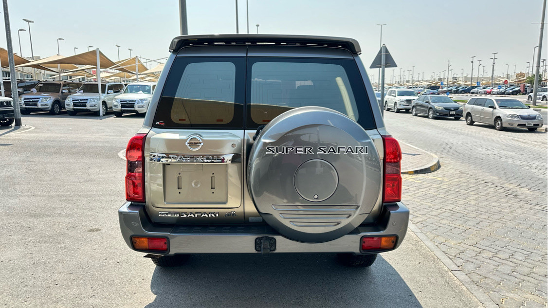 Nissan Super safari - Image 4