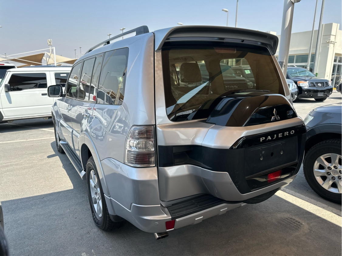 Mitsubishi Pajero - Image 7