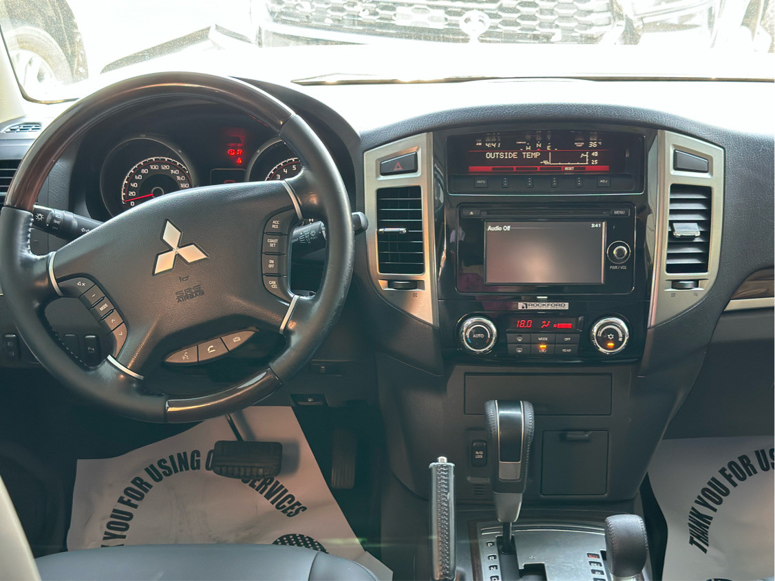 Mitsubishi Pajero - Image 6