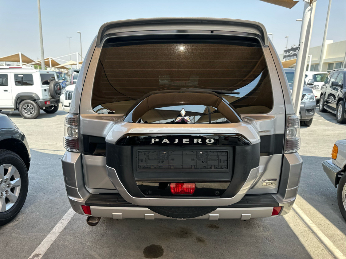 Mitsubishi Pajero - Image 8