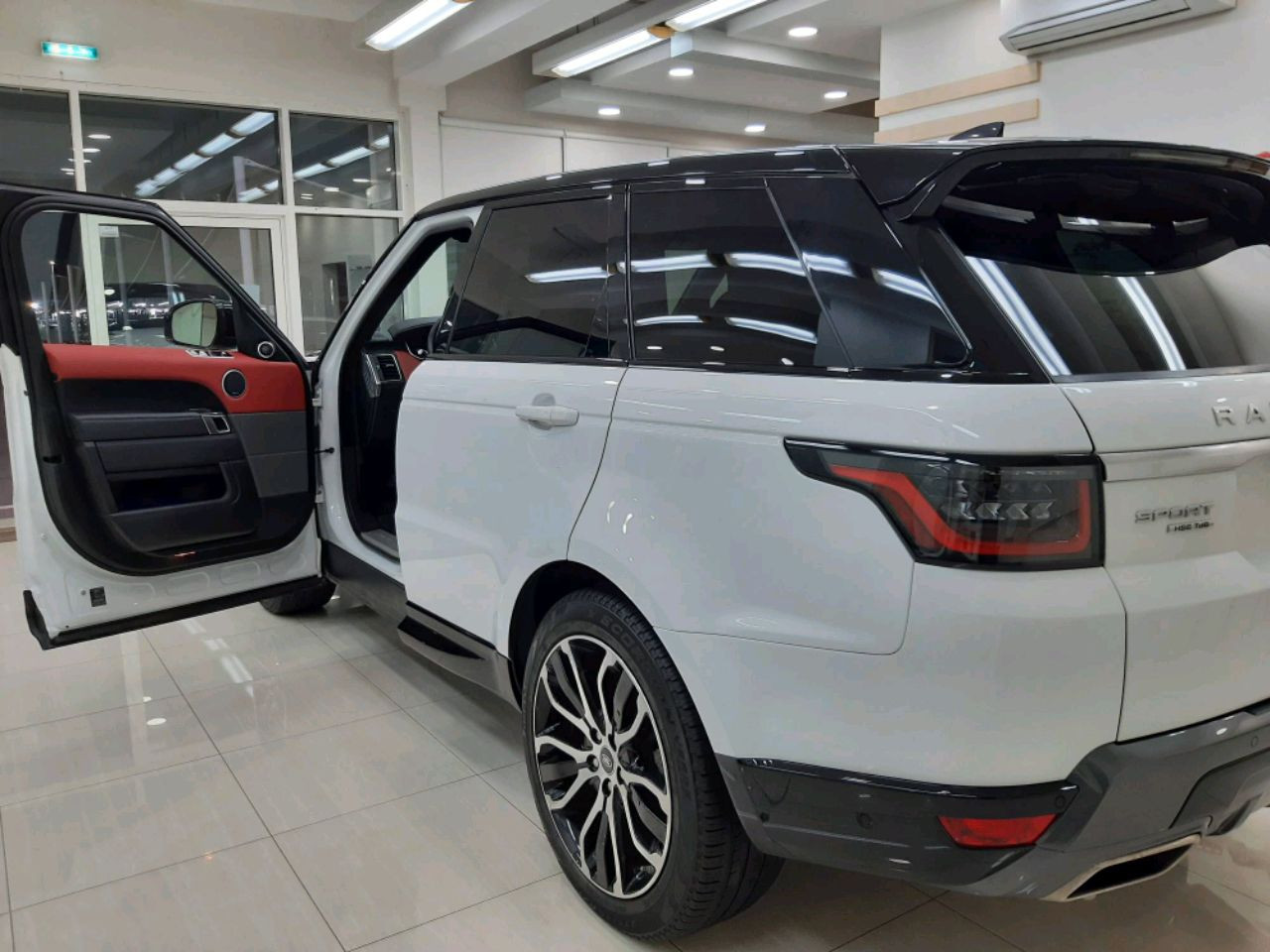 Range Rover Sport - Image 4