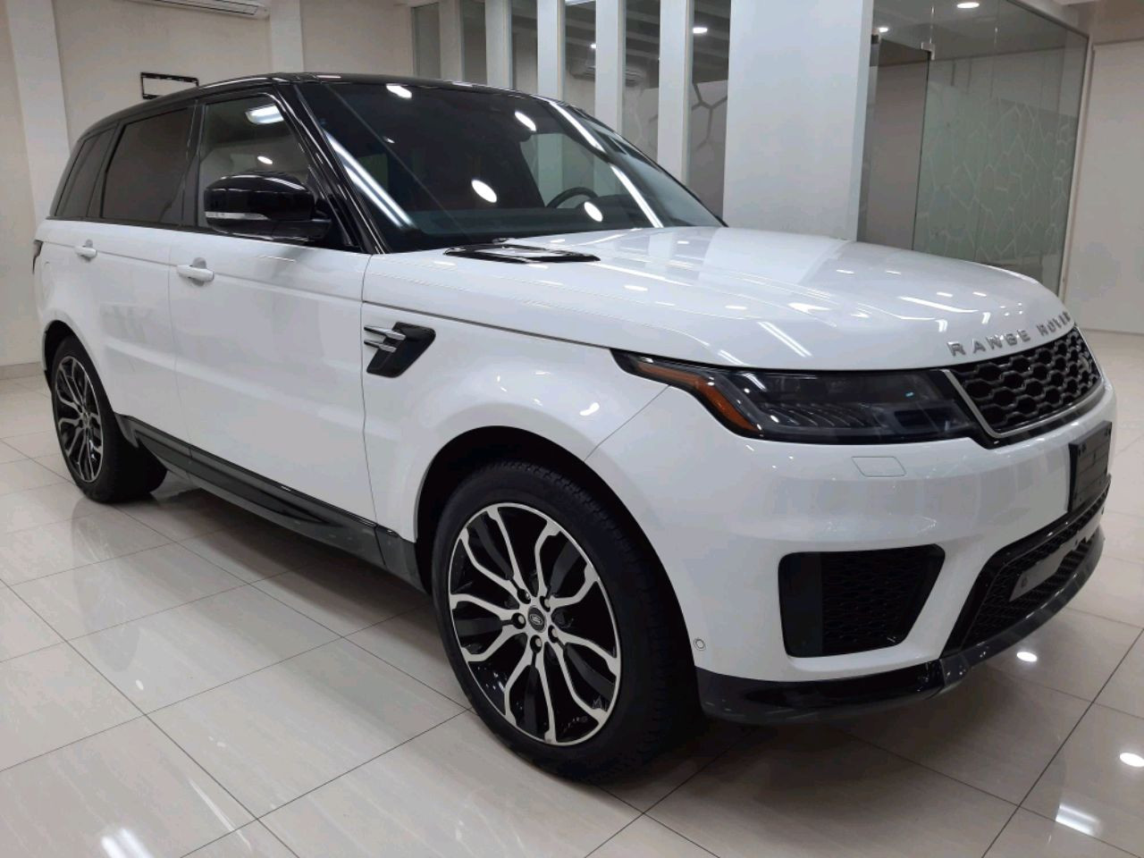 Range Rover Sport - Image 3