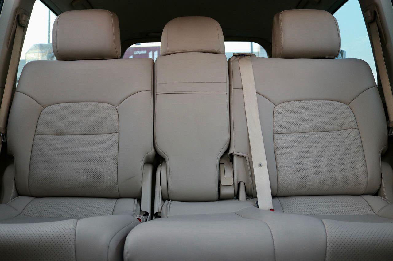 Toyota Land Cruiser - Image 8