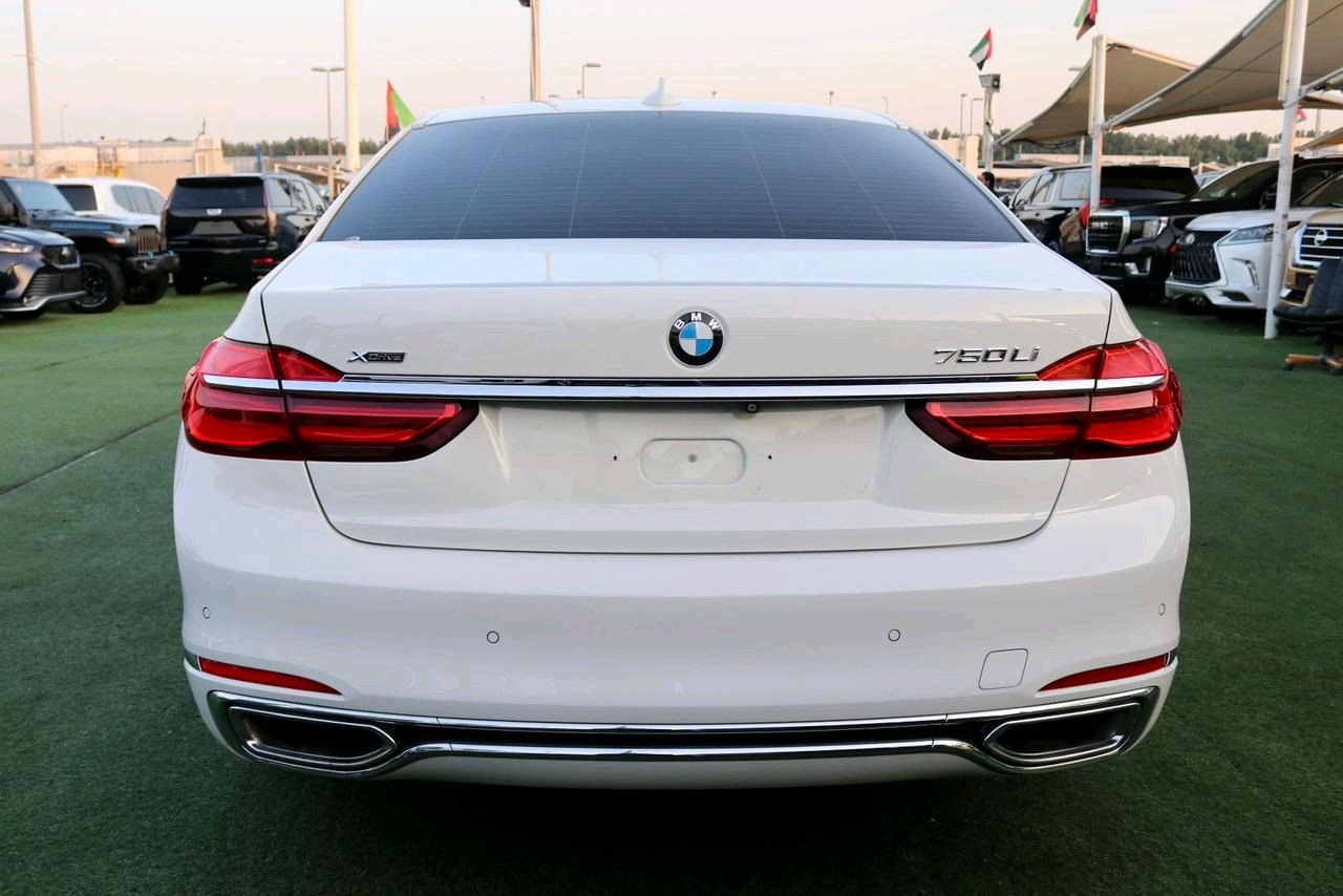 BMW 7-Series - Image 7