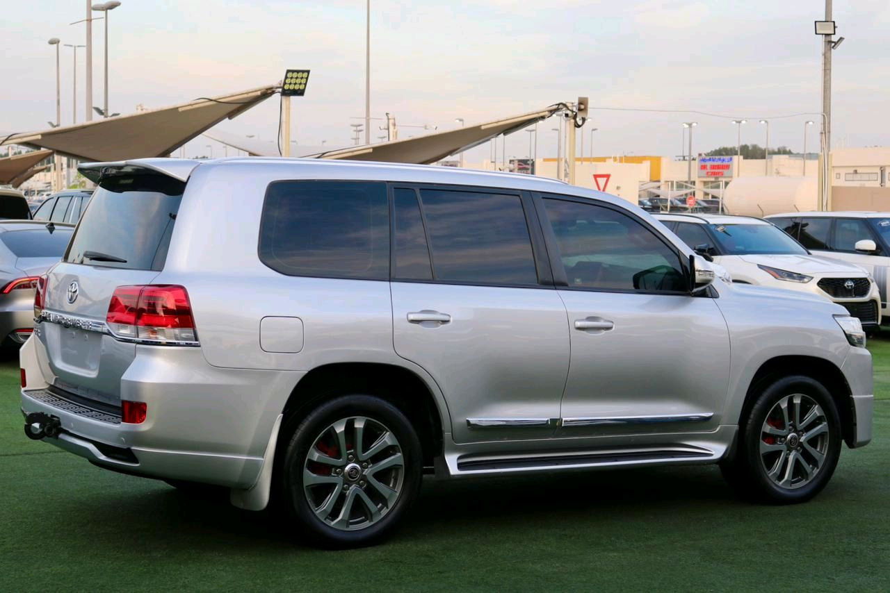 Toyota Land Cruiser - Image 7