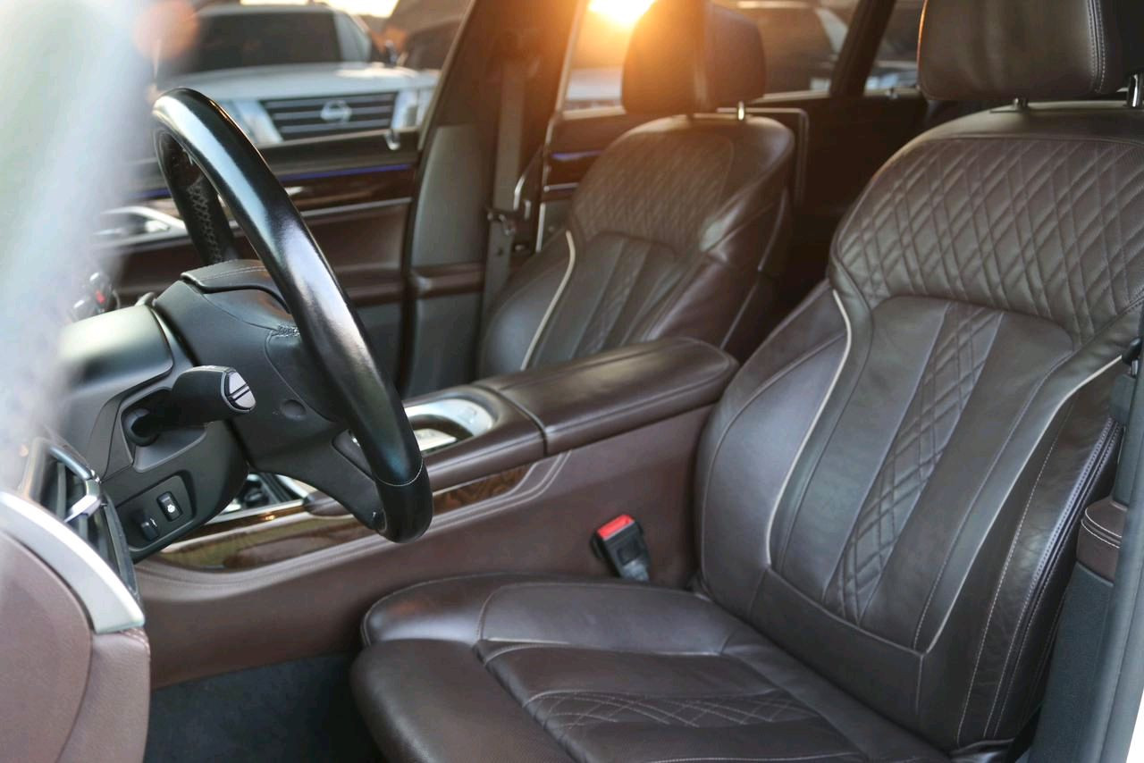 BMW 7-Series - Image 6
