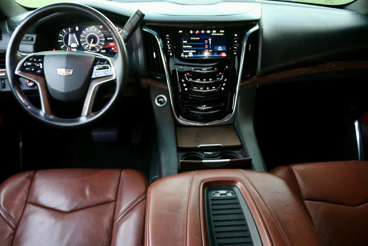 Cadillac Escalade - Image 11