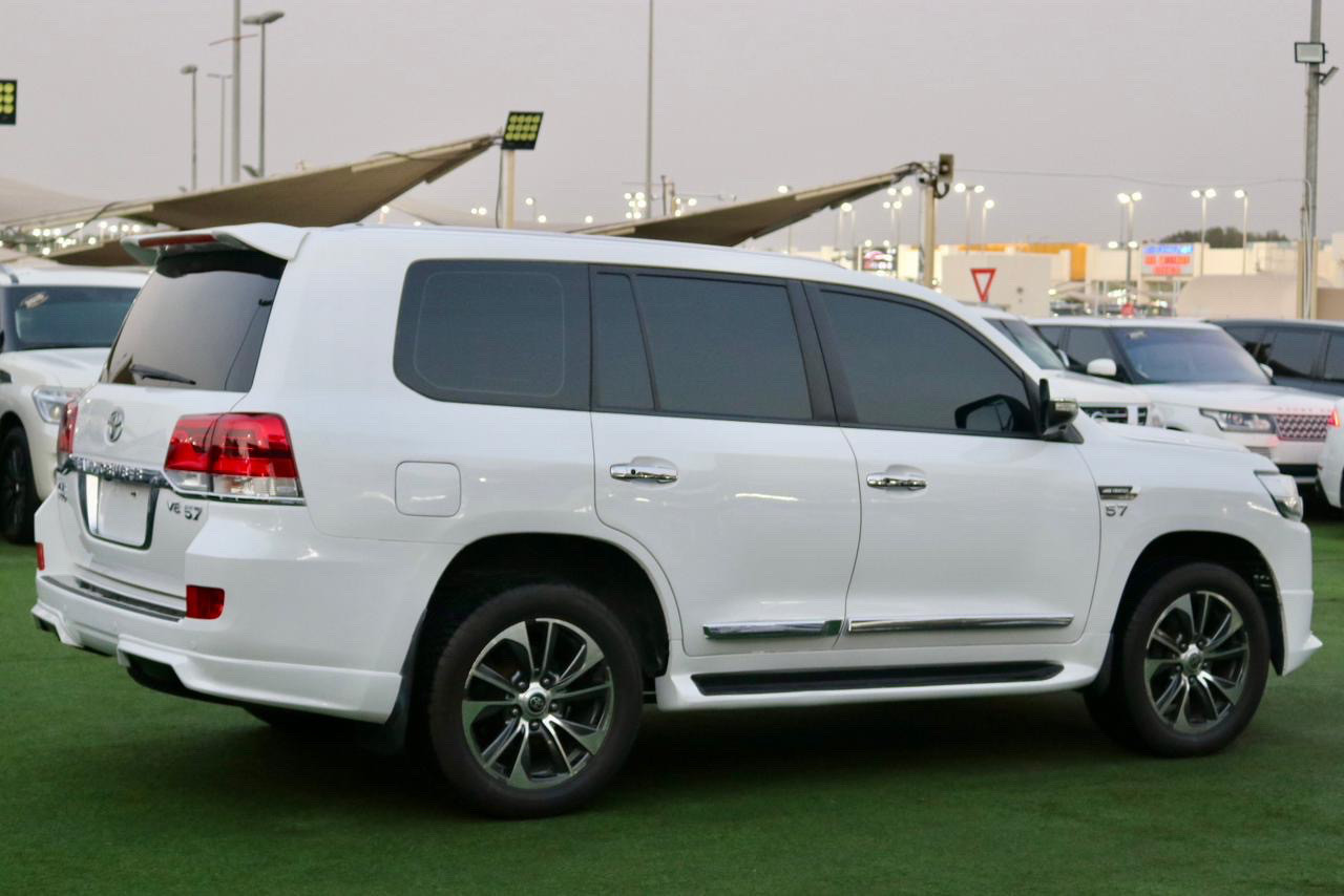 Toyota Land Cruiser - Image 8