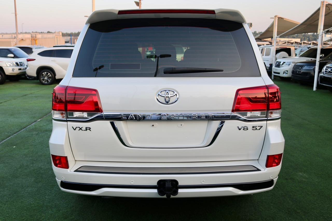 Toyota Land Cruiser - Image 9