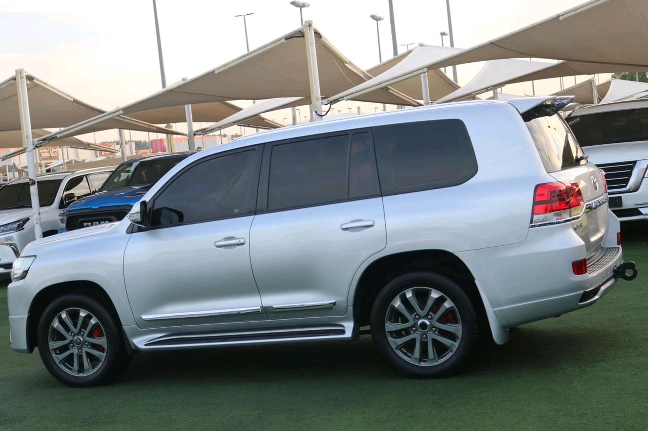 Toyota Land Cruiser - Image 8