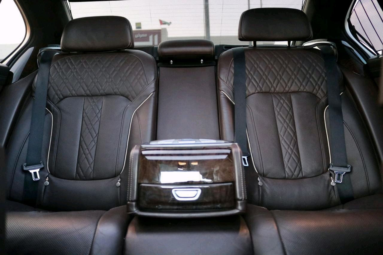 BMW 7-Series - Image 10