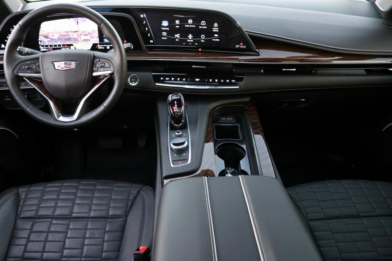 Cadillac Escalade - Image 8