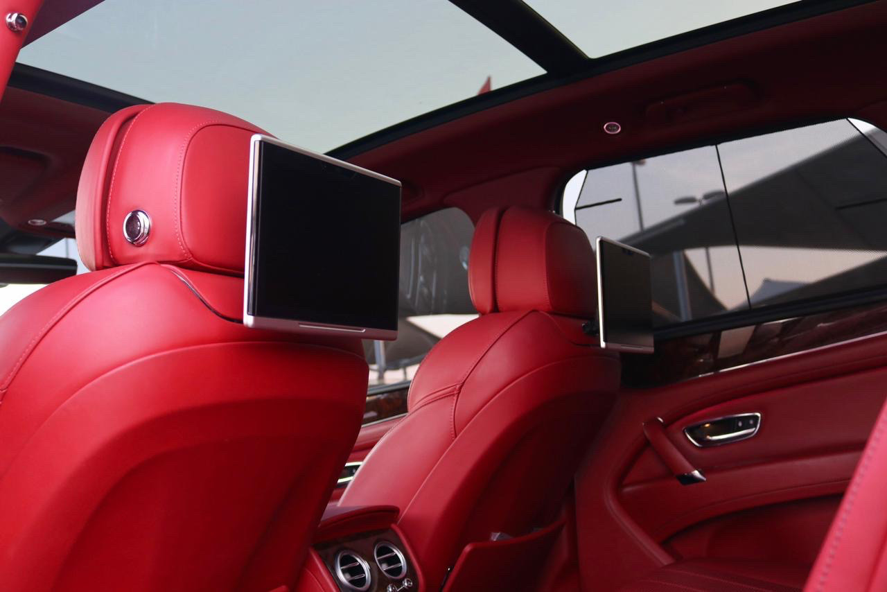Bentley Bentayga - Image 15