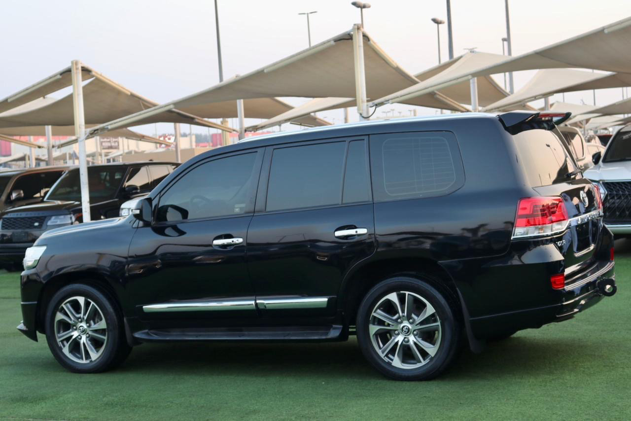 Toyota Land Cruiser - Image 7