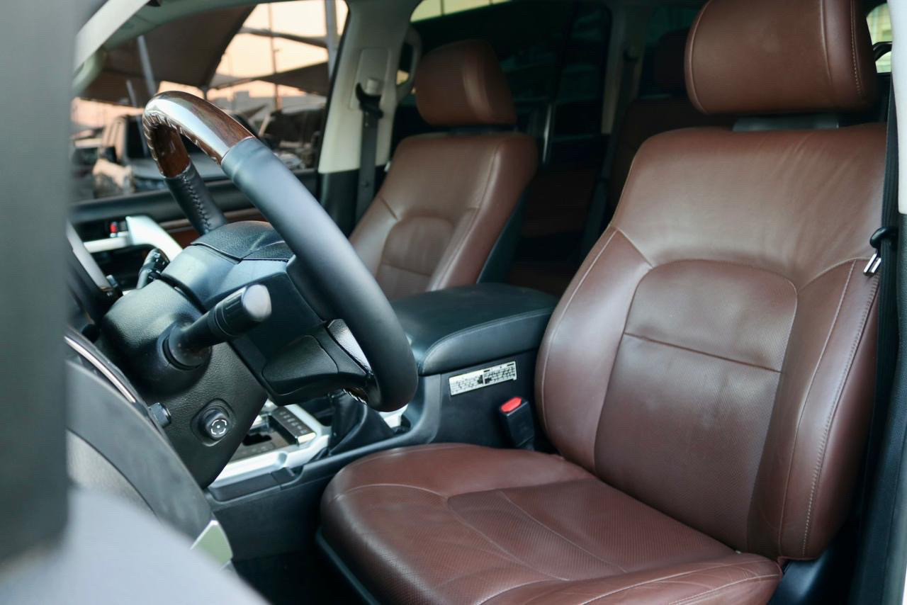 Toyota Land Cruiser - Image 11
