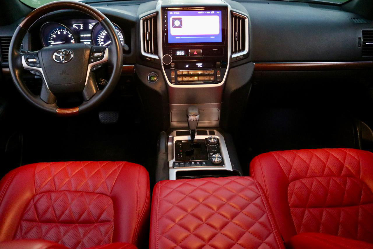 Toyota Land Cruiser - Image 6