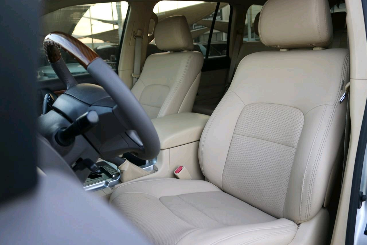 Toyota Land Cruiser - Image 4